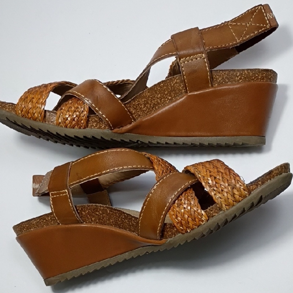 G.H. Bass & Co. Size 7M Remy Leather/Synthetic Upper Wedge Slingback Sandals